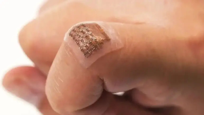 الجلد يتحول إلى شاشة: تكنولوجيا لمسية جديدة تنقل النصوص عبر اللمس فقط