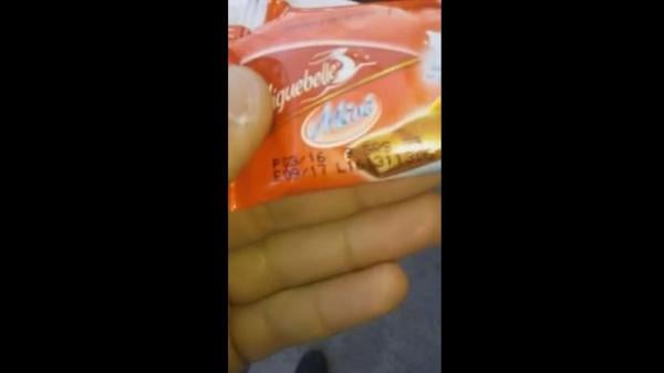 شوفو شنو لقاو في الشكلاط ...حضيو ولادكم يالمغاربة