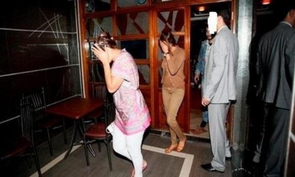 حصلة خايبة...اعتقال رجل أمن وموظف بعد فرارهما من منزل معد للدعارة