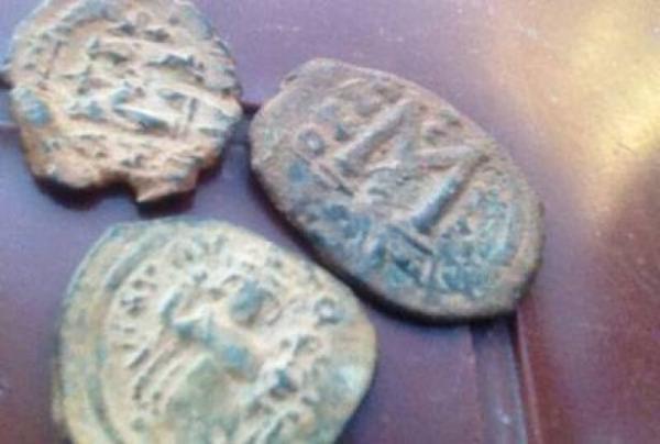 كنز لا يقدر بثمن...مغربي يملك قطعة نقدية تعود إلى عهد خلافة سيدنا علي بن أبي طالب