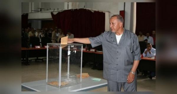 عمدة و رئيس المجلس البلدي لأكادير : " صوروني كنشطب مع عمال النظافة " (الفيديو )