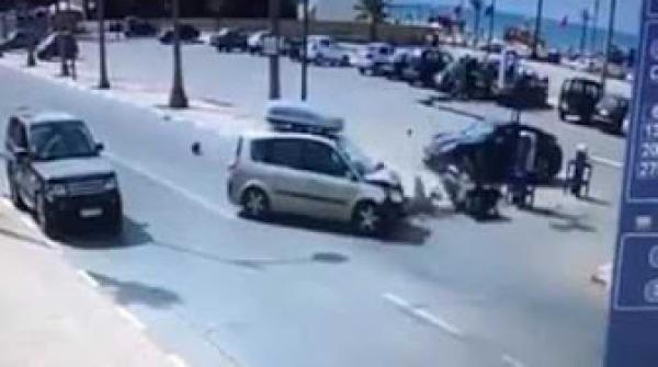 حادثة سير خطيرة في السعيدية بين سيارة وموطور على المباشر