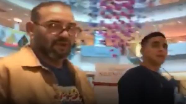 فيديو للملك "محمد السادس" يتجول بمركز تجاري بباريس يطمئن المغاربة