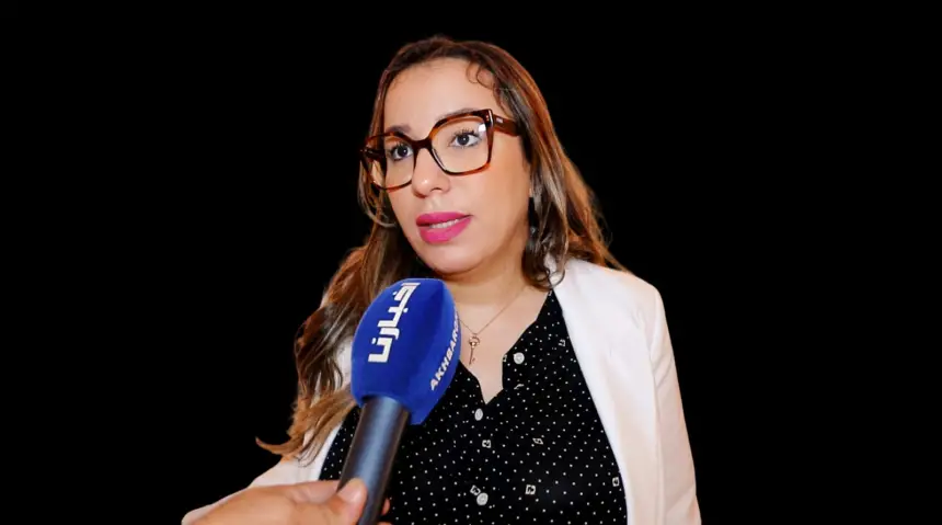 قالت إن الواقعة أُخرجت عن سياقها.. "ككوس" ترد على الجدل الذي أثارته صورتها بمحطة القطار