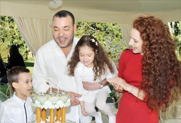 الشعب المغربي يخلد الذكرى الرابعة لميلاد الأميرة للاخديجة