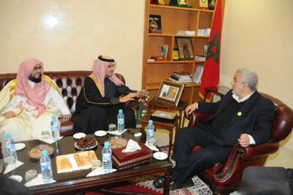 رئيس الحكومة يتوصل بمشروع \"بنك إسلامي\" والكتاني يرجح أن يتحول المغرب إلى مركز مالي