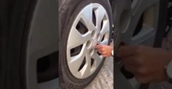 شاهد.. ماذا عثر شاب سعودي داخل عجلة سيارته