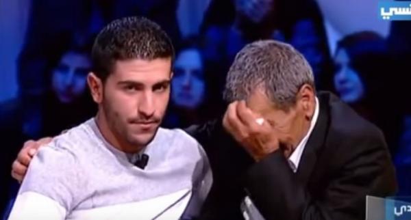 بالفيديو : ما فعله هذا الشاب بوالده جعل المذيع يشتمه على الهواء مباشرة !!