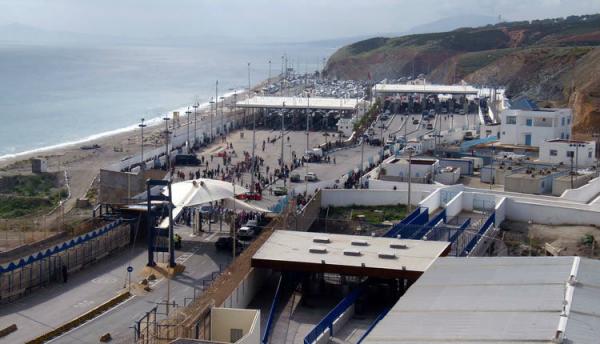 اعتداء على أحد رجال الجمارك بباب سبتة يتسبب في إغلاق المعبر بشكل تام