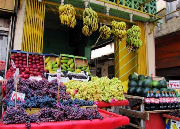 شوهة...ضبط خضار بتطوان متلبسا بممارسة الفساد داخل دكانه مع فتاة في عمر أحفاده