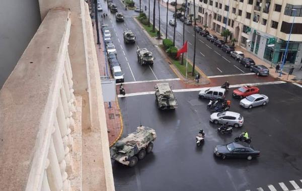 بالفيديو: دخول الناقلات العسكرية إلى شوارع الدار البيضاء