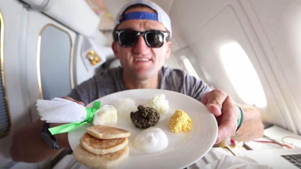 بالفيديو: أغلى رحلة تجارية في العالم بـ 21 ألف دولار بين دبي ونيويورك