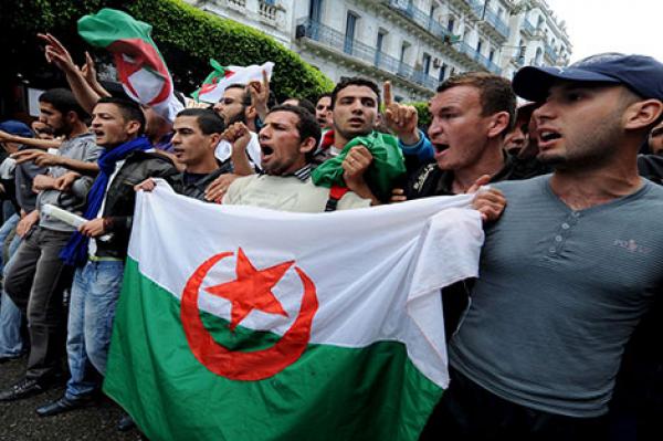 اضرابات تعليمية خطيرة بالجزائر وتخوفات من تطورها لاضطرابات إجتماعية "أخطر"