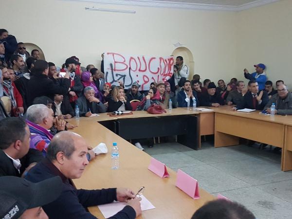 قبل وقوع الكارثة: مجلس الصخيرات يطالب انتزاع أراض شاسعة يستغلها "برلماني" من أجل إيواء 6000 أسرة تعيش في "البراكة"