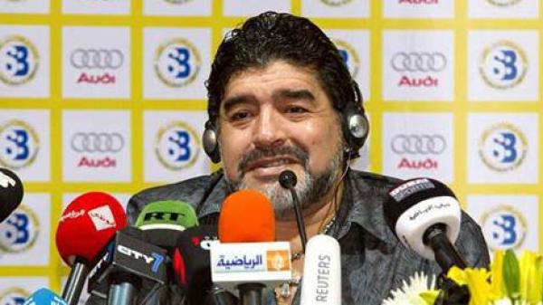 الأسطورة "مارادونا" يقترب من تدريب العراق