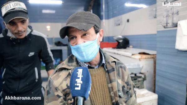 ‫بائع سمك مغربي يتكلم الإنجليزية بطلاقة