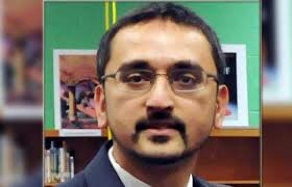 لأول مرة.. مسلم يتولى حقيبة وزارة التعليم في أمريكا ويؤدي القسم الدستورية على "القرآن"