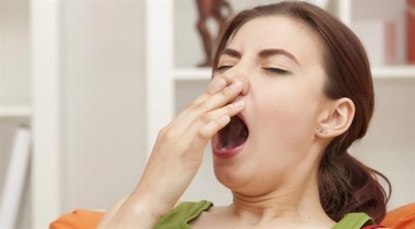 لا تكبت التثاؤب.. فهو يمنح النشاط