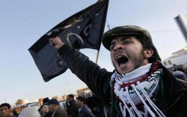 أسامة الخليفي و أفراد من 20 فبراير بالحدود التركية السورية 