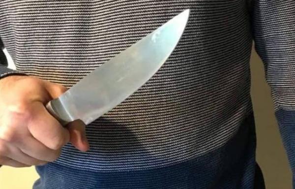 جريمة بشعة تهز فرنسا.. شاب مغربي يقتل والده ويقطع رأسه ويتجول به بشوارع المدينة