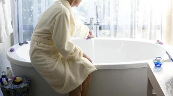 دراسة: المرضى قد يتمكنون من الاستحمام بعد يومين من الجراحة