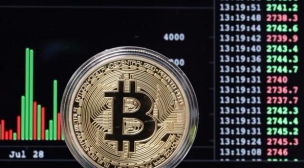 العملة الرقمية "بيتكوين" ترتفع لمستوى قيادسي جديد وتضاعف من قيمتها