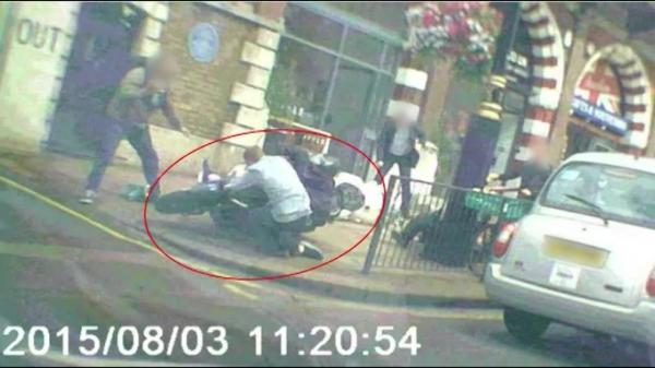 بالفيديو: إصابة 4 رجال الشرطة أثناء إحباطهم عملية سطو فاشلة