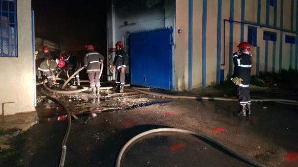 حريق مهول وانفجارات تثير الرعب بالمنطقة الصناعية لمغوغة بطنجة
