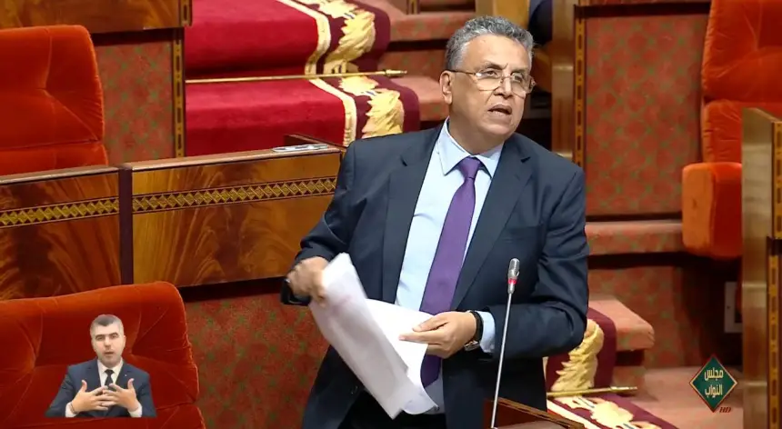 رد مثير للجدل.. وهبي يستشهد بفيلم مصري كلاسيكي لتبرير تفاقم الطلاق في المغرب