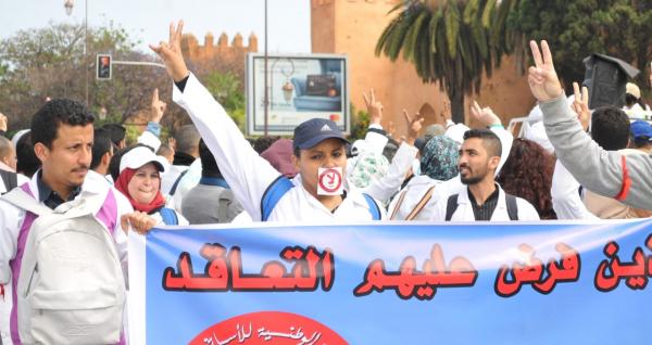 بالفيديو: الأساتذة المتعاقدين يرفعون شعار "الشعب يريد إسقاط التعاقد" في وجه أمزازي