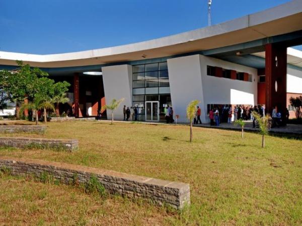 فضيحة: سرقة جهاز لوحي لطالب داخل قاعة الامتحان بالكلية المتعددة التخصصات بمرتيل