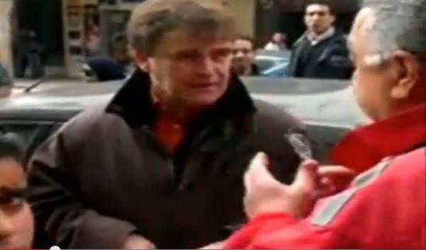 فرنسي يضرب نادلة و يكسر نظارات شخص حاول الدفاع عنها بالرباط