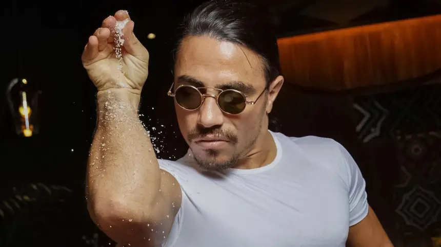 من نجم عالمي إلى شخصية غير مرغوب فيها.. نهاية مُهينة لأسطورة الطبخ "Salt Bae" بعد فضيحة مونديال قطر
