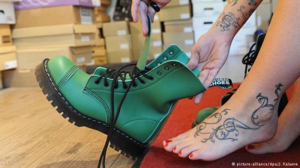 الأحذية الضيقة والعالية تضر بالأقدام