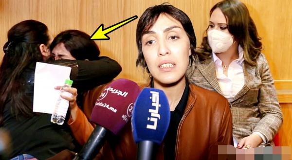 بوجه مكشوف: الصحفية حفصة بوطاهر تنهار أمام الحضور بعد كشف تفاصيل تعرضها لإعتداء جنسي من طرف زميلها عمر الراضي
