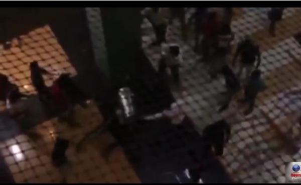 حشد غاضب يضربون رجالاً متهمين بأكل شاب في الهند