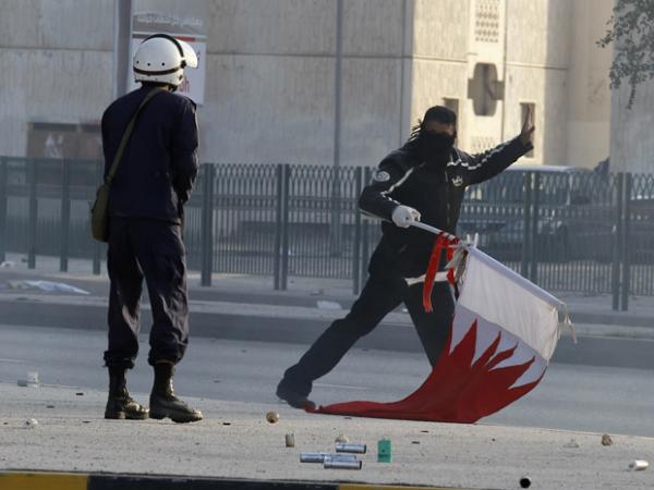 آلاف المتظاهرين يحتشدون في المنامة ويطالبون بسقوط الحكومة