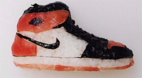 مجسمات لأبطال كرة السلة الأمريكية من الأرز والسمك