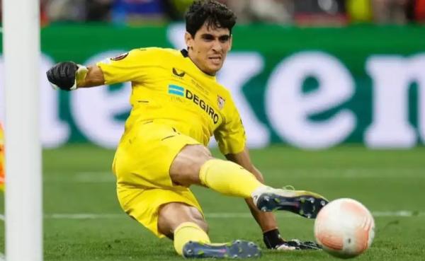 الأسطورة ياسين بونو يكشف وصفته لصد الضربات الترجيحية