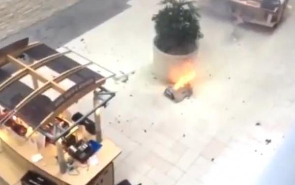 بالفيديو: لحظة انفجار دراجة "هوفر بورد" في مركز تجاري