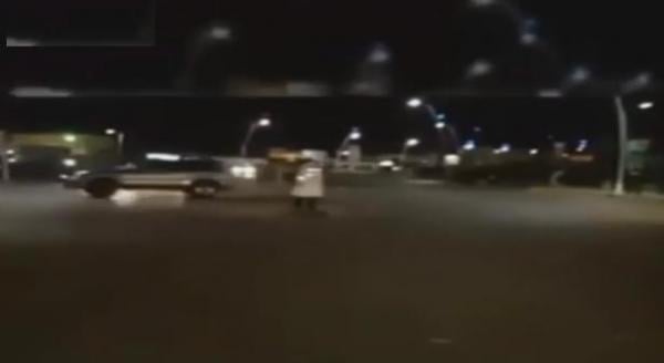 شاهد ماذا وقع لشرطي المرور في بوجدور