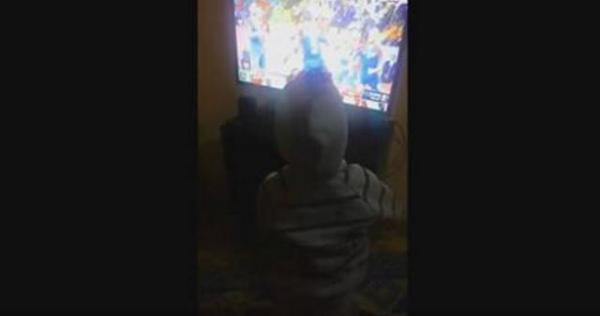 شاهد ماذا فعل طفل مصري بعد هدف مصر على المغرب