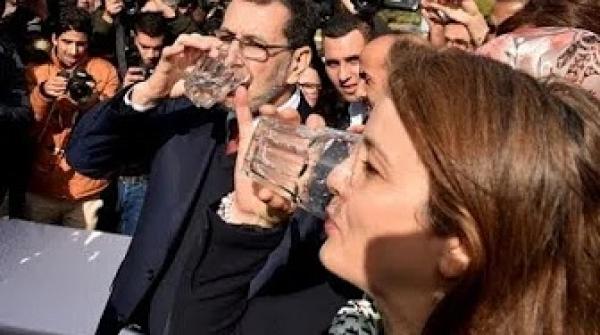 العثماني يشرب من مياه سد العرجات « الملوث » لطمأنة 7 مليون مغربي