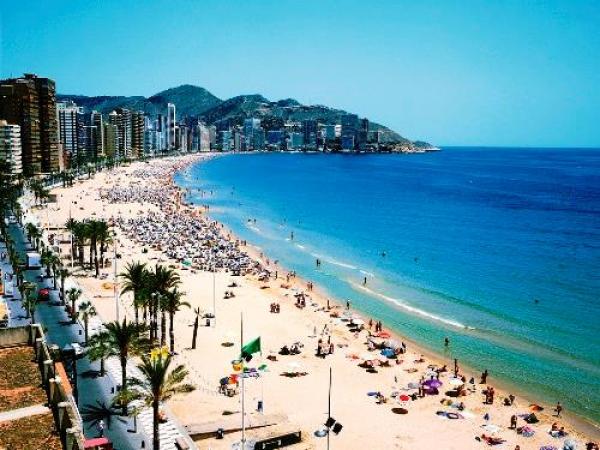 في بلدة اسبانية ..إذا أردت الذهاب إلى الشاطئ عليك الحجز مسبقاً