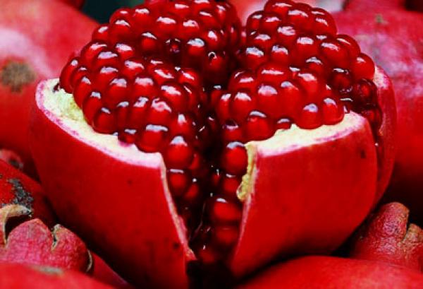 الرمان يشحن الهواتف الذكية