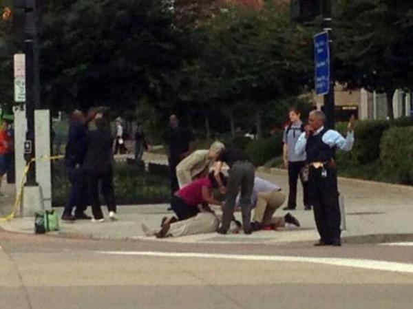 واشنطن : مقتل 4 وإصابة 8 بهجوم مسلح في مبنى للبحرية الأميركية