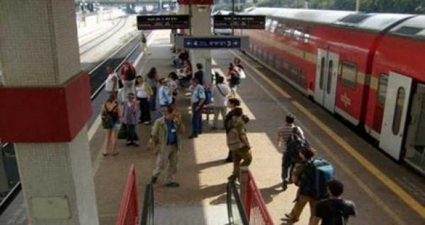 سائق قطار يترك المسافرين بعد انتهاء دوامه !