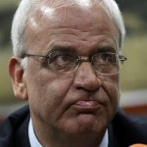 كهنة يتقنون إفساد قادتهم