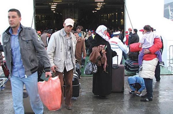 المغاربة العائدون من ليبيا : قصص من رحم المعاناة وأمل بسعة الوطن