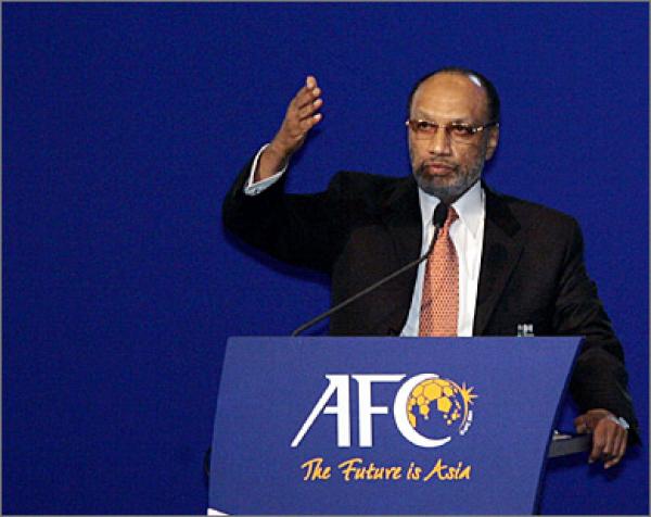 الفيفا تحقق مع بن همام